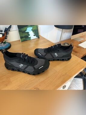 Women’s On Cloud Sneakers (US 10)